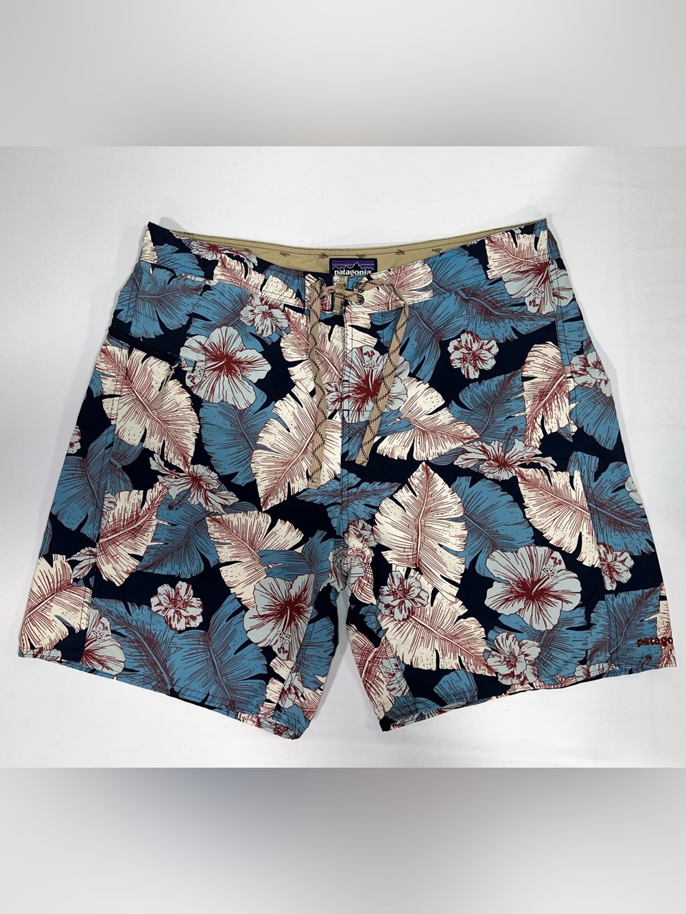 Patagonia Wayfarer Men’s Navy Hibiscus Floral Board Shorts Swim Trunks